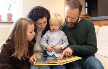 Cum să fii un părinte mai bun: 4 cărți recomandate
