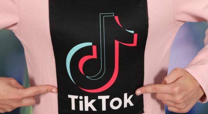 Fondul de ten aplicat diferit: Trendul TikTok încercat de toți