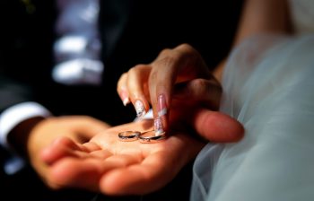 Cum să combini inele de logodnă cu diamante