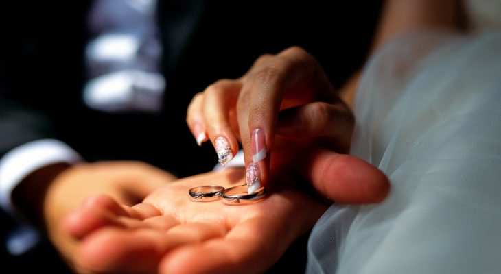 Cum să combini inele de logodnă cu diamante