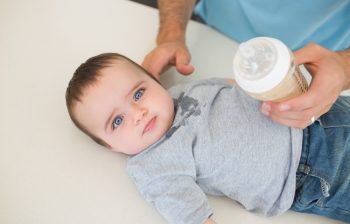 Poți oferi copilului tău lapte praf de la naștere?