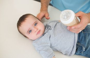 Poți oferi copilului tău lapte praf de la naștere? Poți oferi copilului tău lapte praf de la naștere?