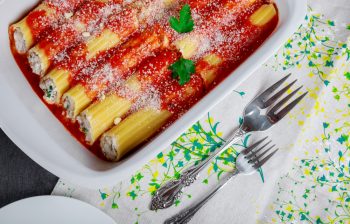 Rețeta de clătite cu brânză dulce și stafide