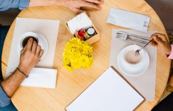 Cele mai bune idei DIY pentru renovarea unei mese de dining
