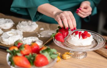 Tort de zahăr ars: rețeta pentru un desert spectaculos și delicios