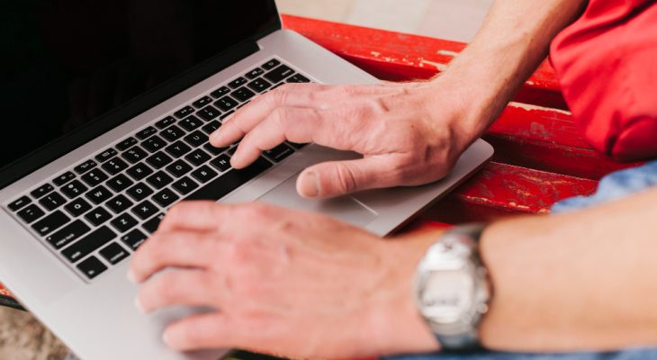 Cum funcționează senzorii de proximitate în laptopurile moderne