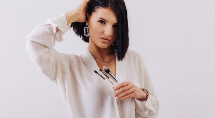 Trucuri pentru stilizarea părului în funcție de outfit