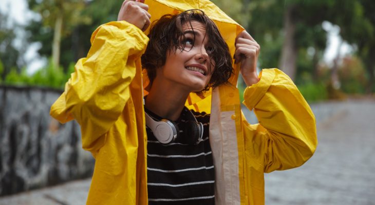 Idei de outfit-uri pentru zile ploioase