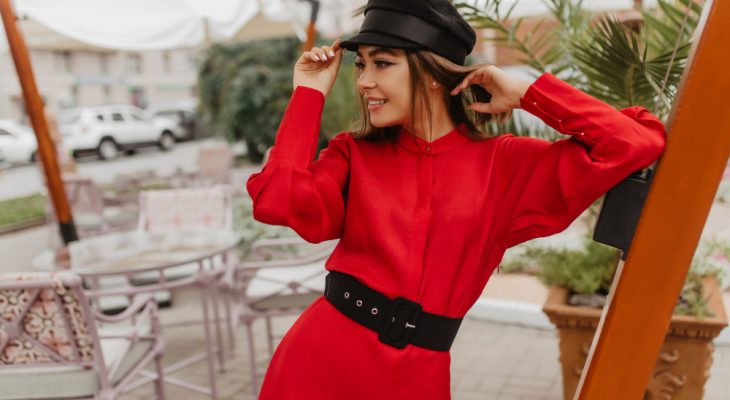 Ținute cu accente roșii: cum adaugi culoare fără exces