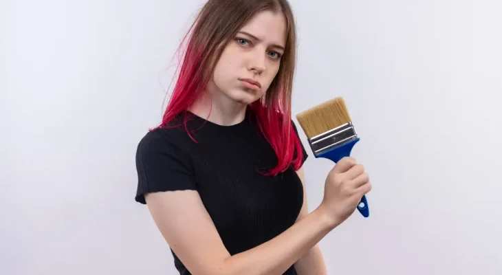 Cum să testezi corect o culoare înainte să vopsești toți pereții